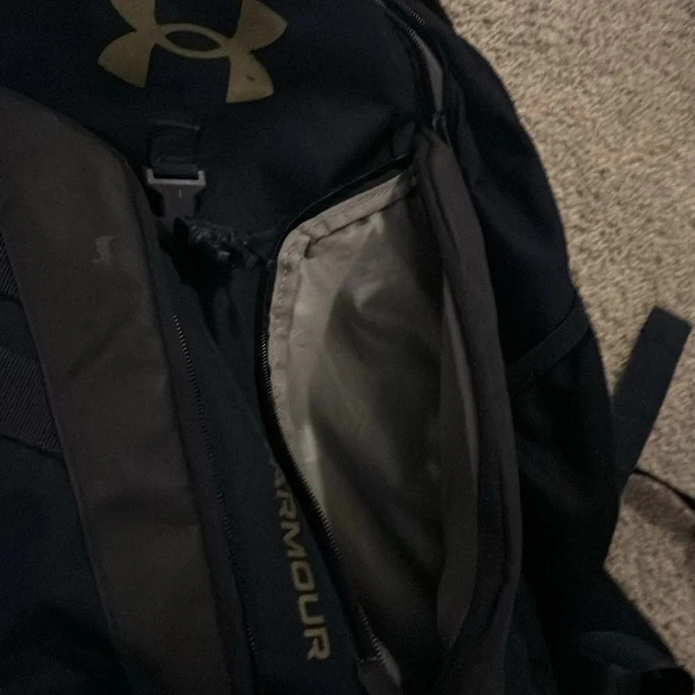 Under Armor Hustle Pro backpack - Picture 2 of 4